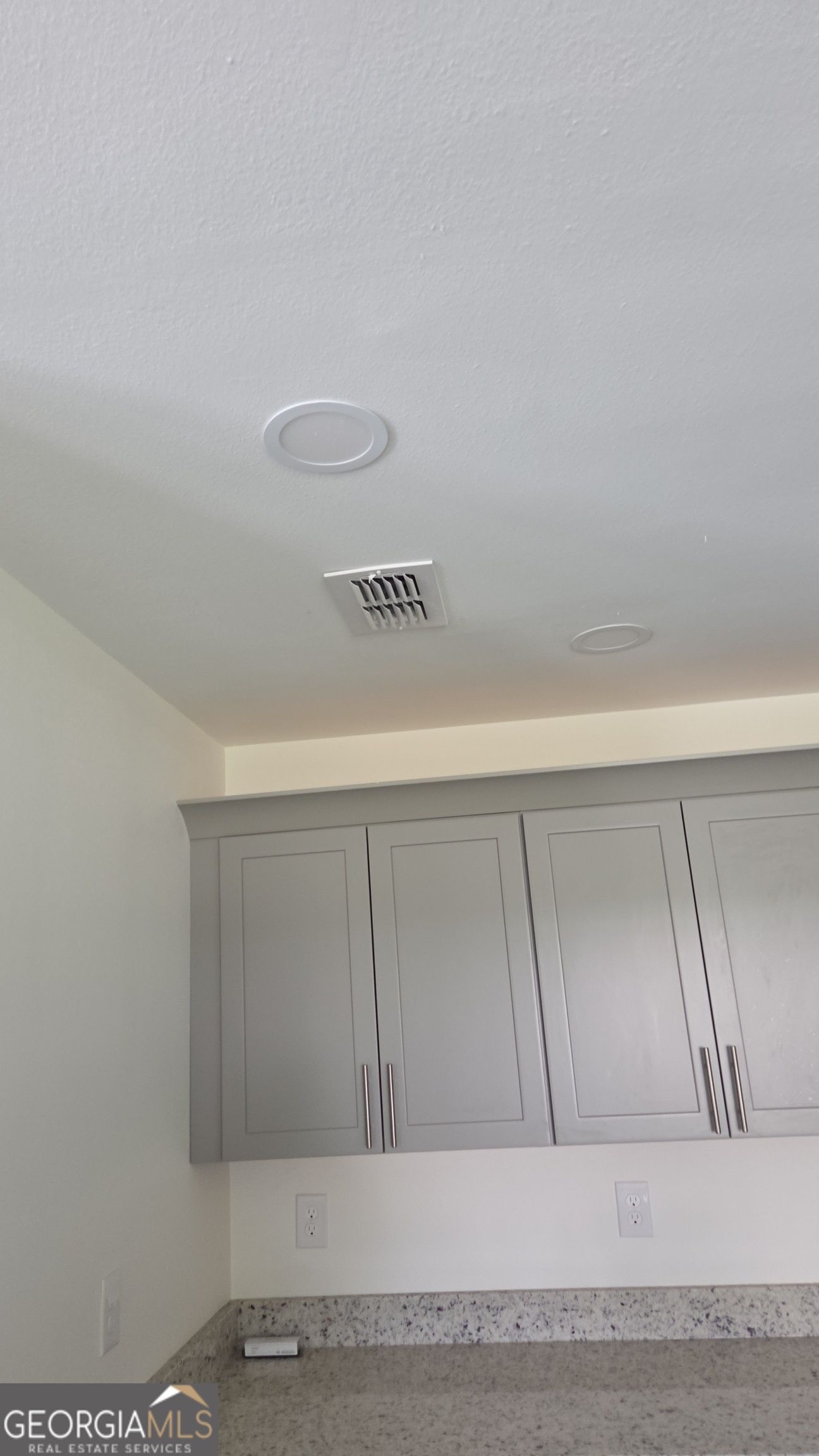 100 5th Avenue Property Photo 5