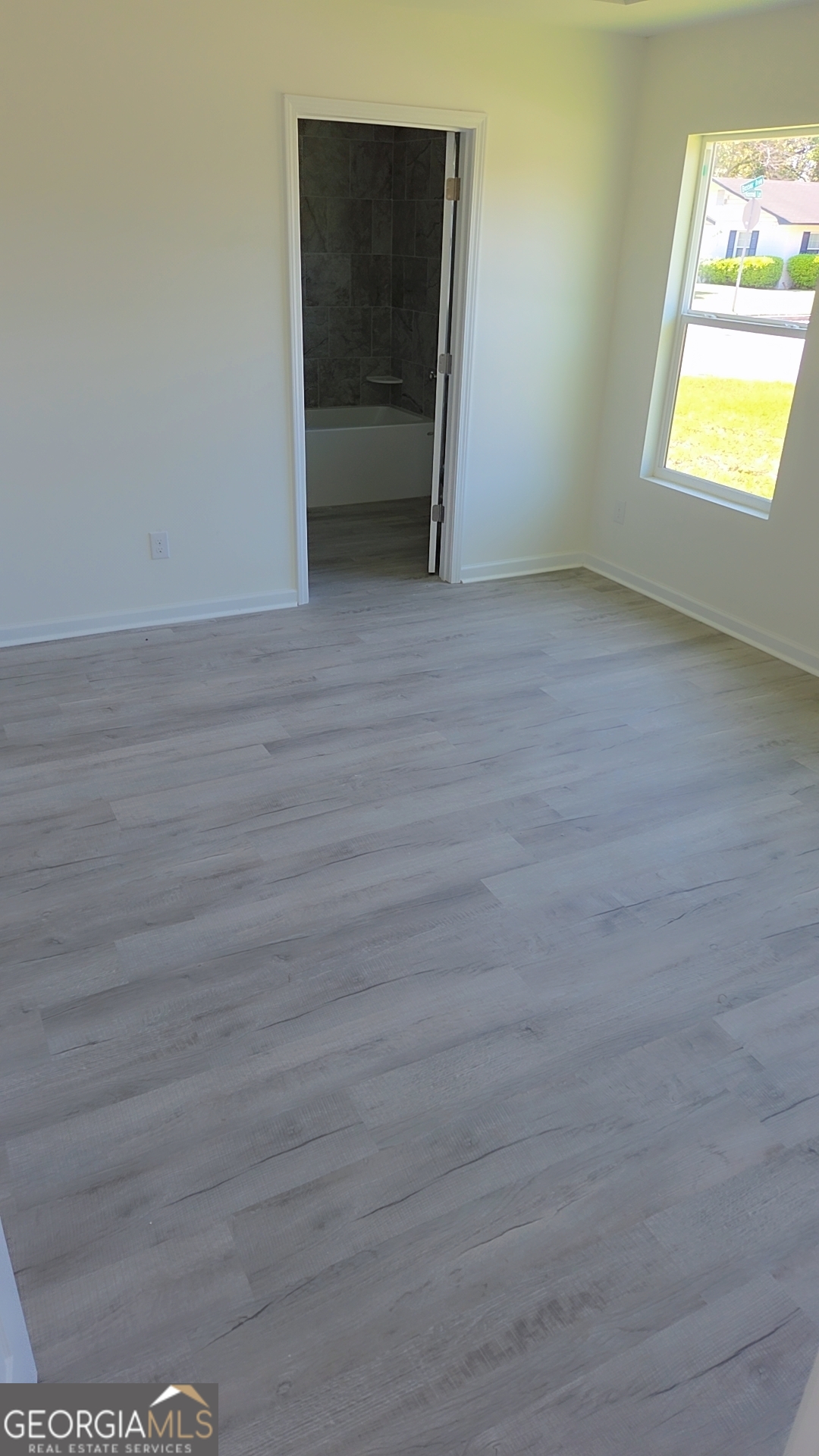 100 5th Avenue Property Photo 9
