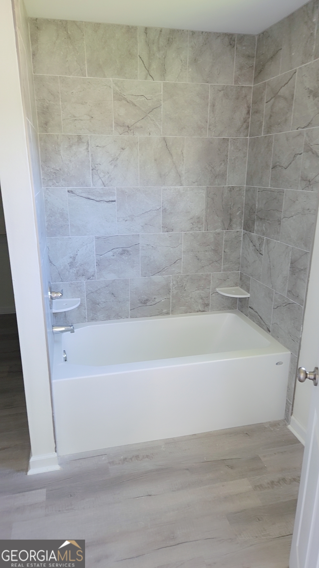 100 5th Avenue Property Photo 12
