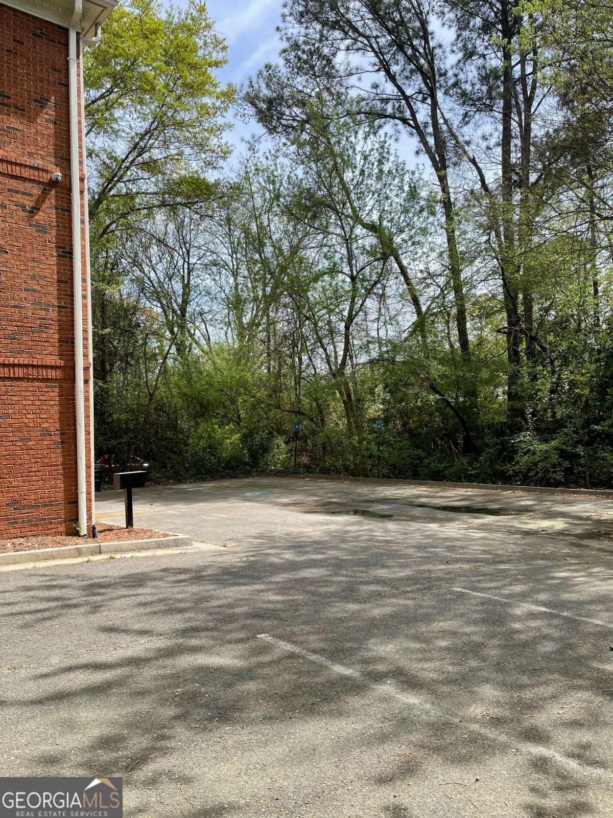 585 Colonial Park Drive Property Photo 3