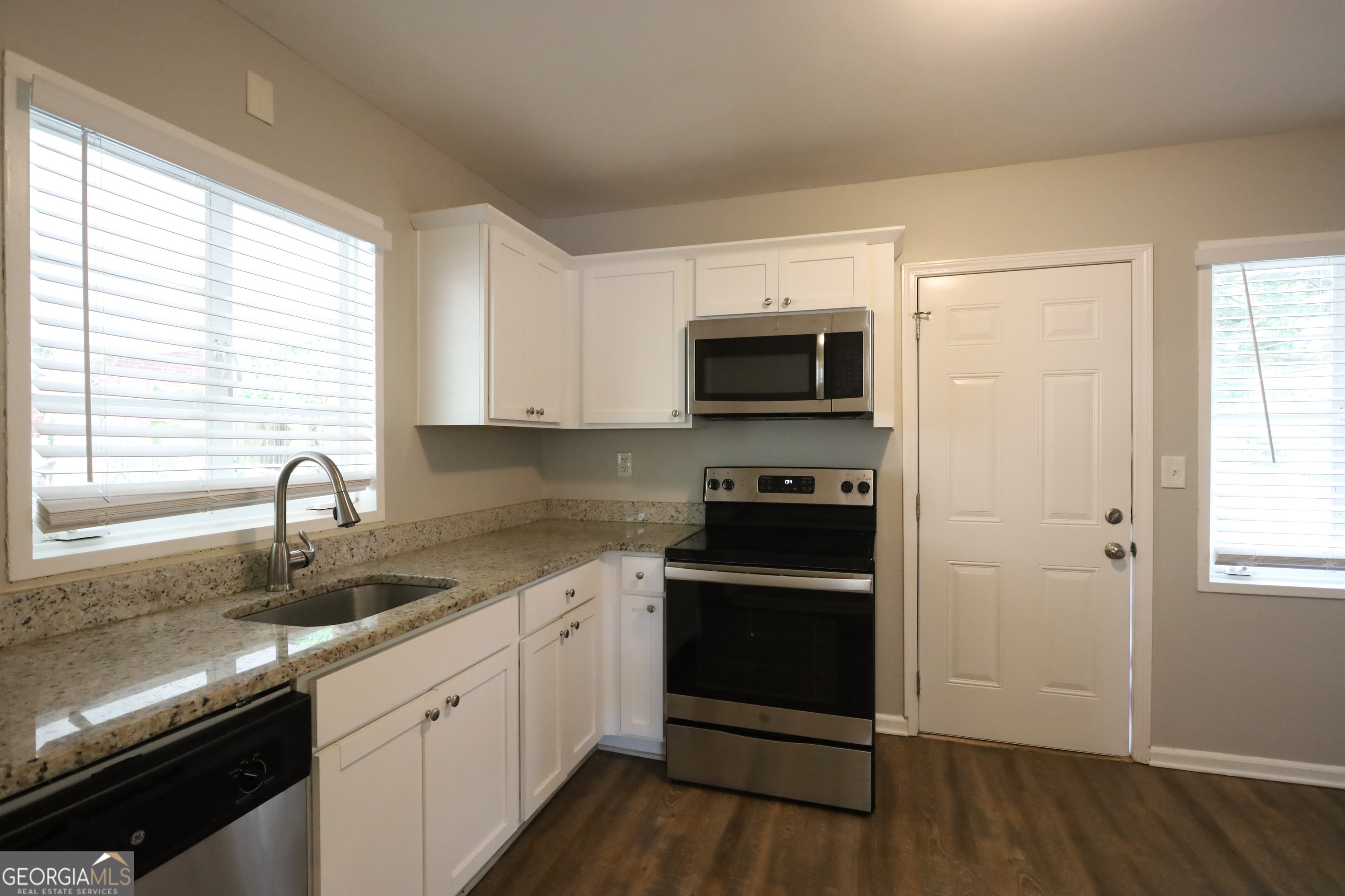 2830 Luther Drive Property Photo 4