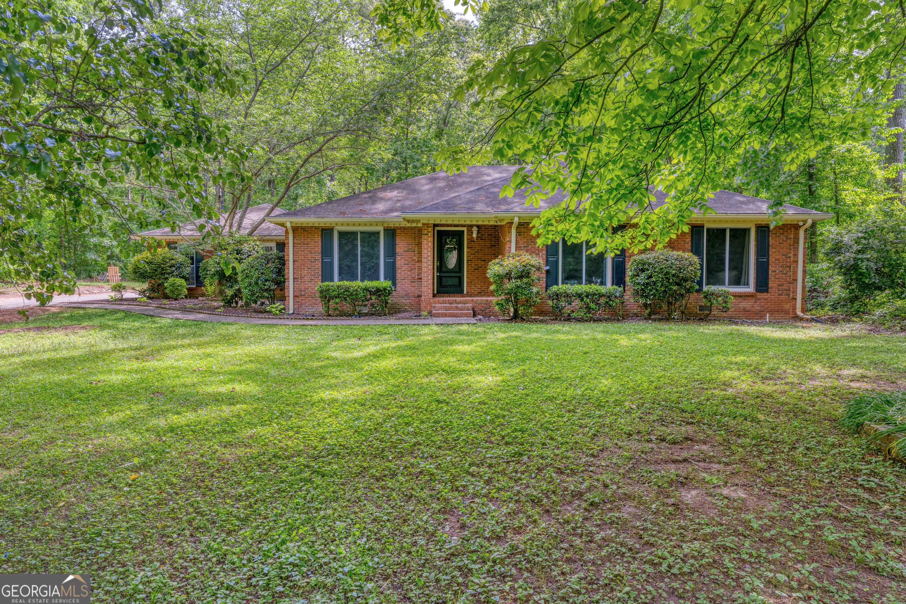 205 Olde Oak Drive Property Photo 2