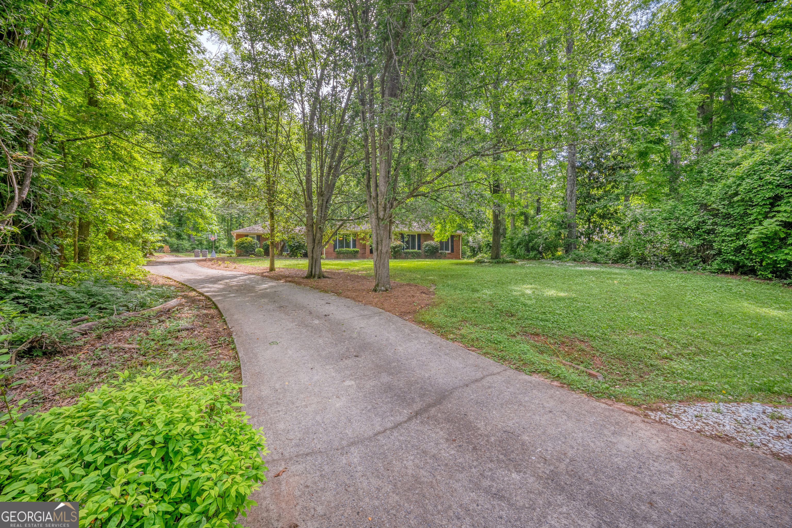 205 Olde Oak Drive Property Photo 3