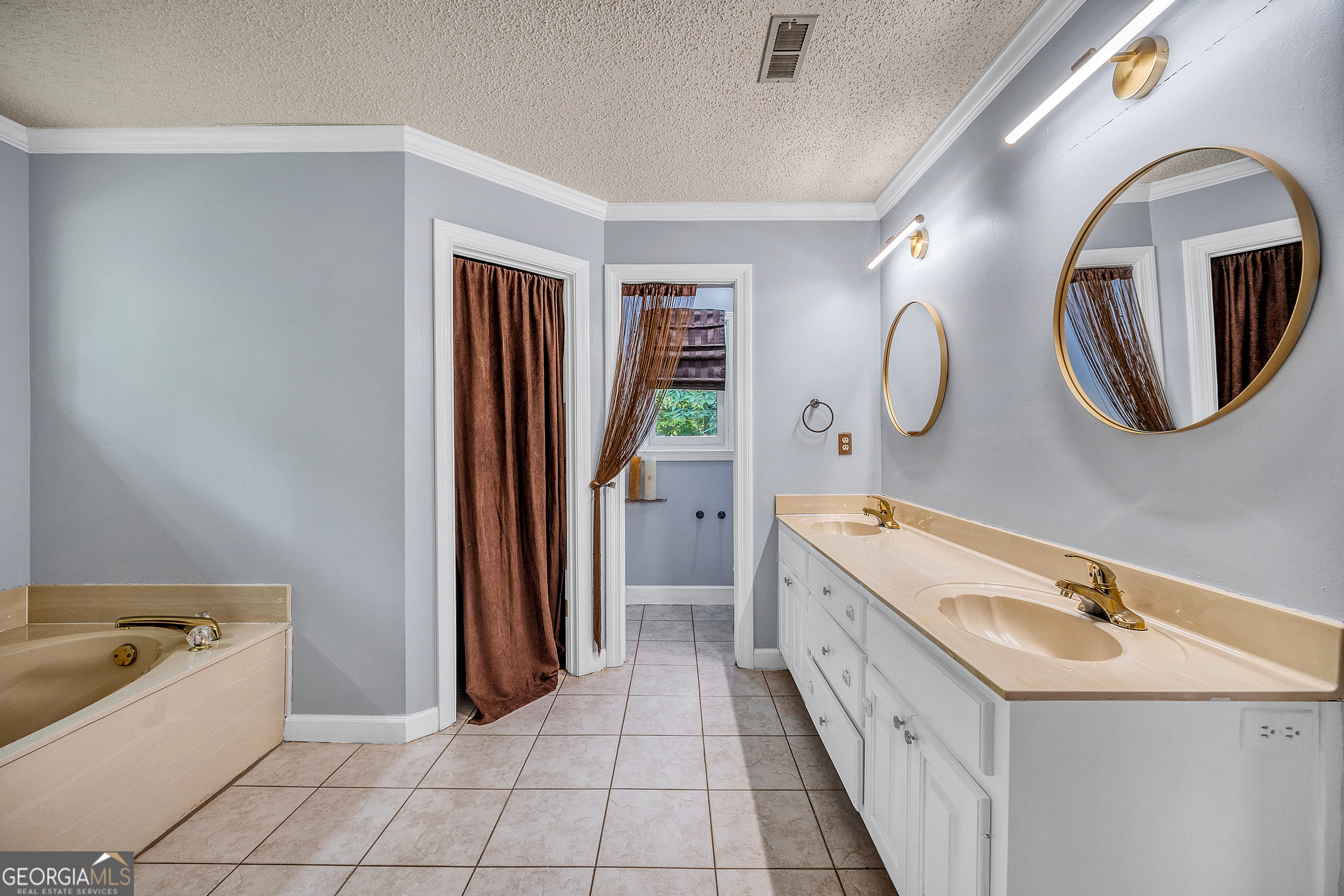 205 Olde Oak Drive Property Photo 10
