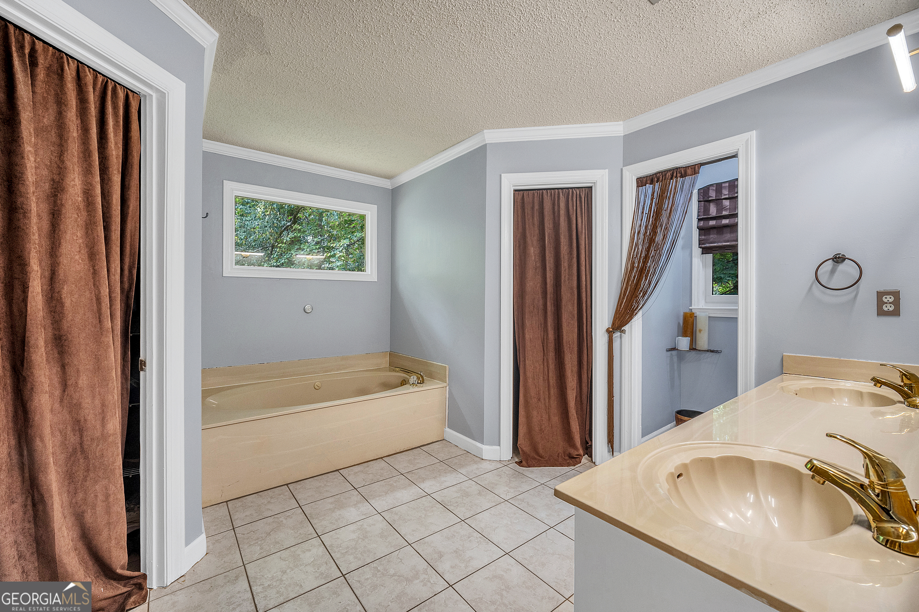 205 Olde Oak Drive Property Photo 11