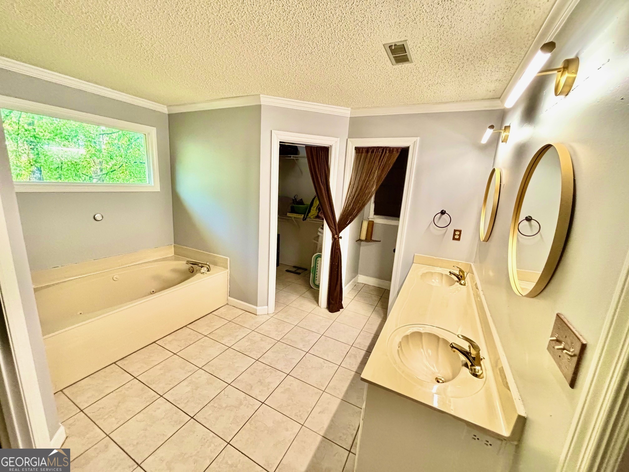 205 Olde Oak Drive Property Photo 35
