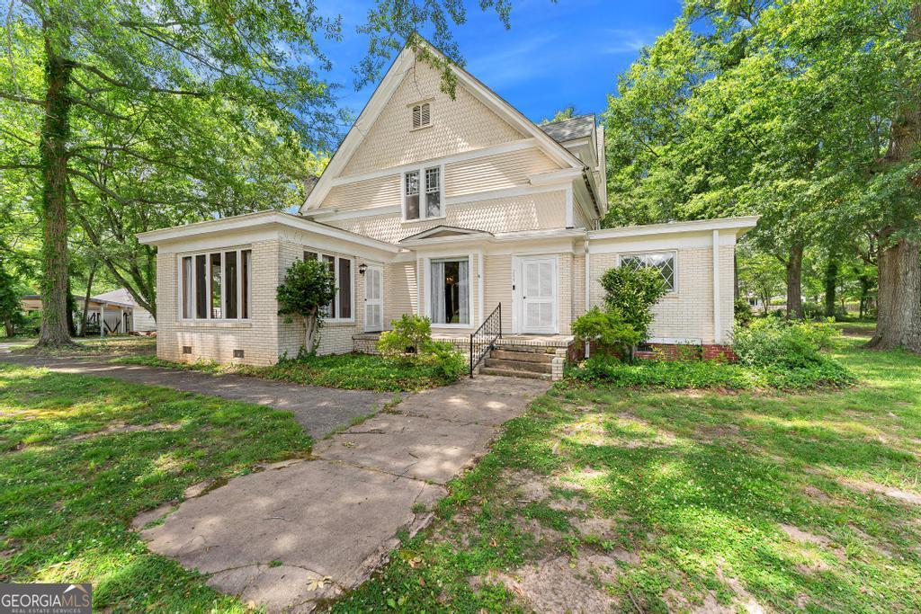 209 Westminster Highway Property Photo 1