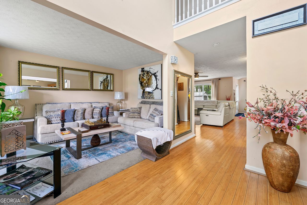 5147 Winding Glen Drive Property Photo 4