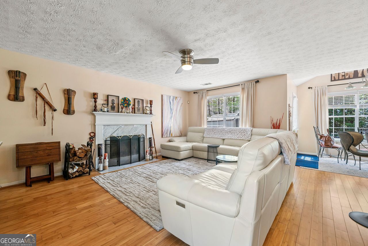 5147 Winding Glen Drive Property Photo 8