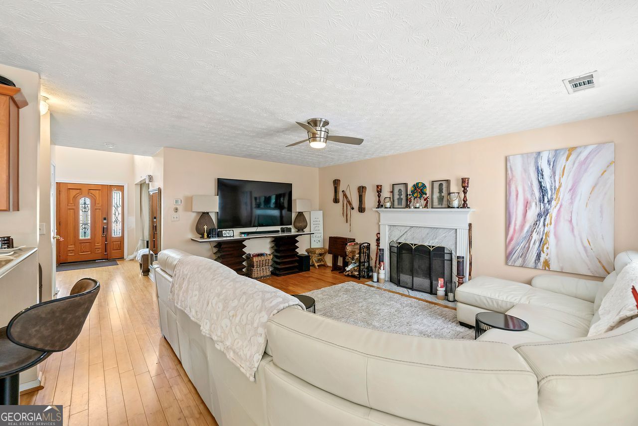5147 Winding Glen Drive Property Photo 9