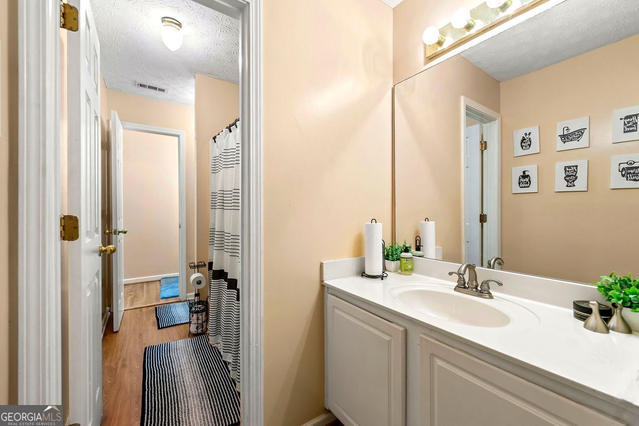 5147 Winding Glen Drive Property Photo 17