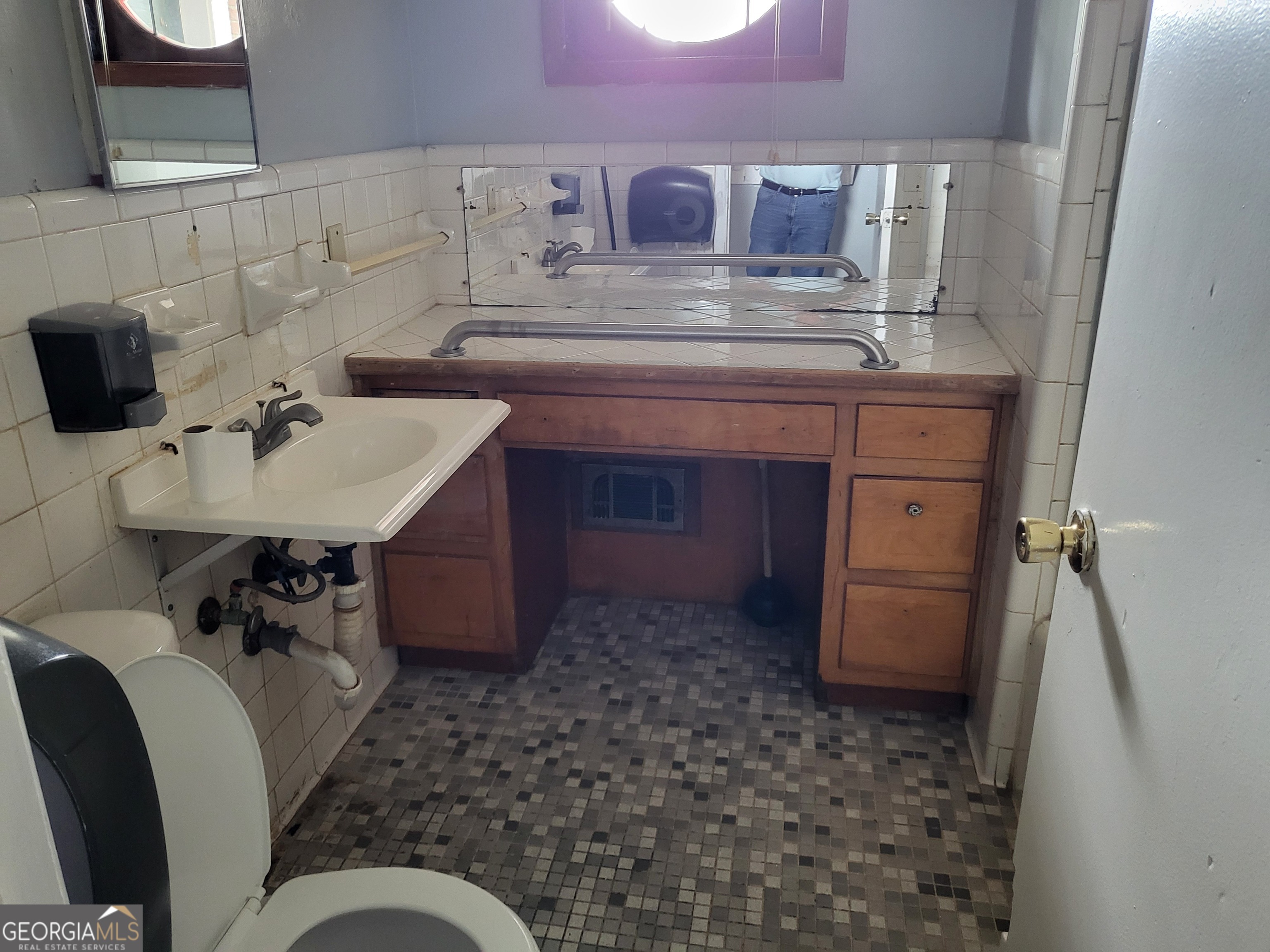 957 Astor Avenue Property Photo 20
