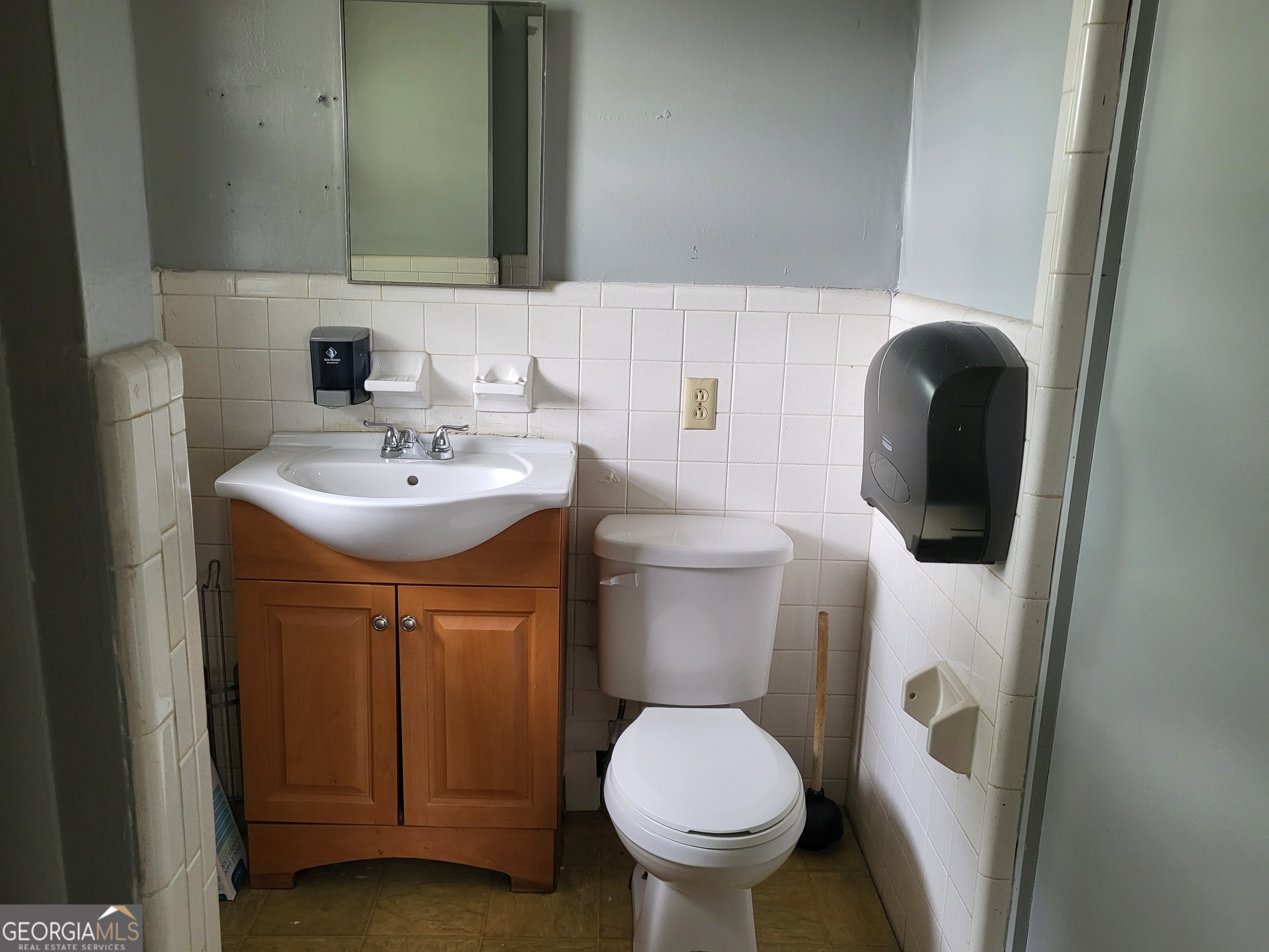957 Astor Avenue Property Photo 27