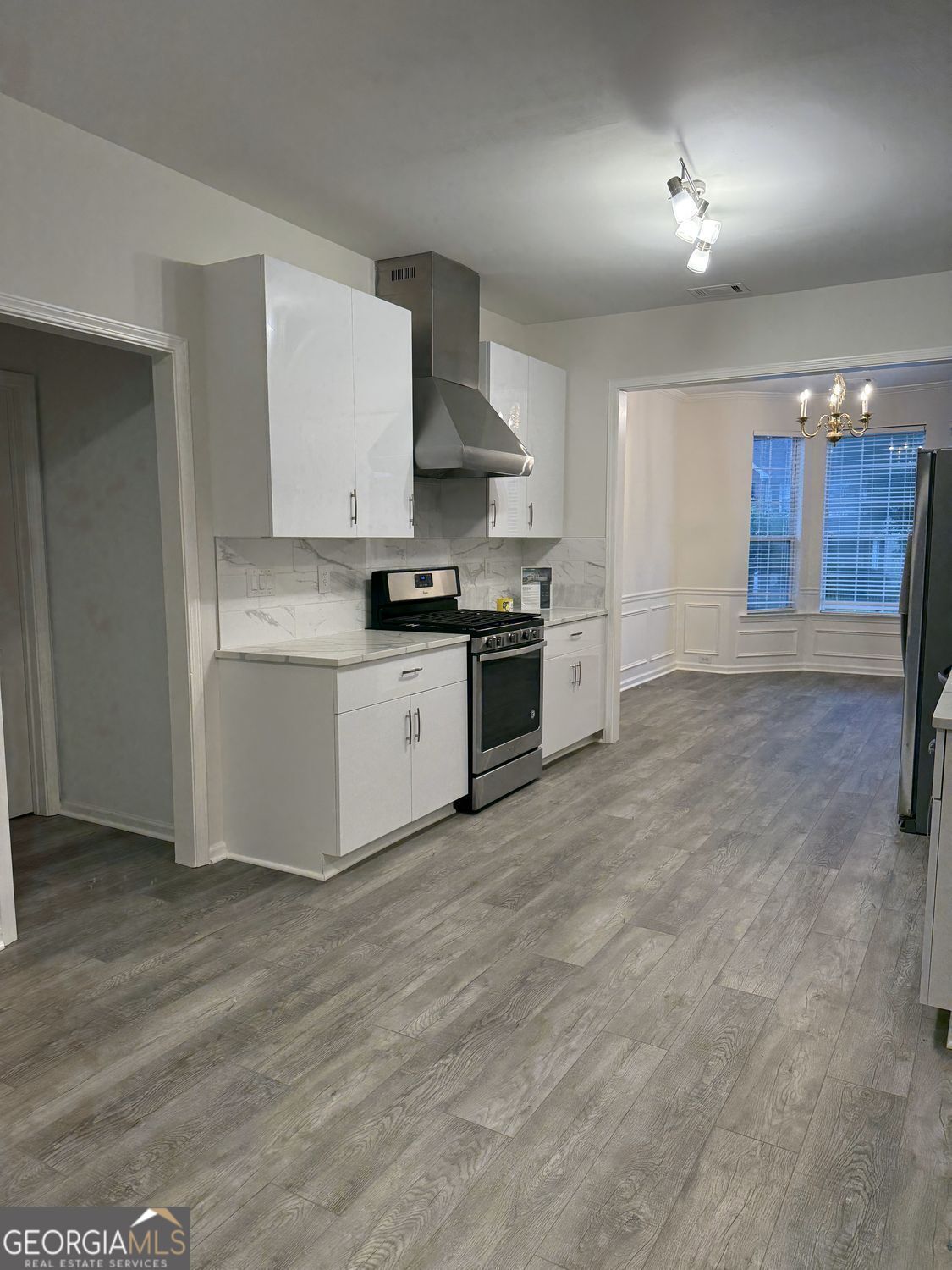 1916 Oakwood Grove Drive Property Photo 9
