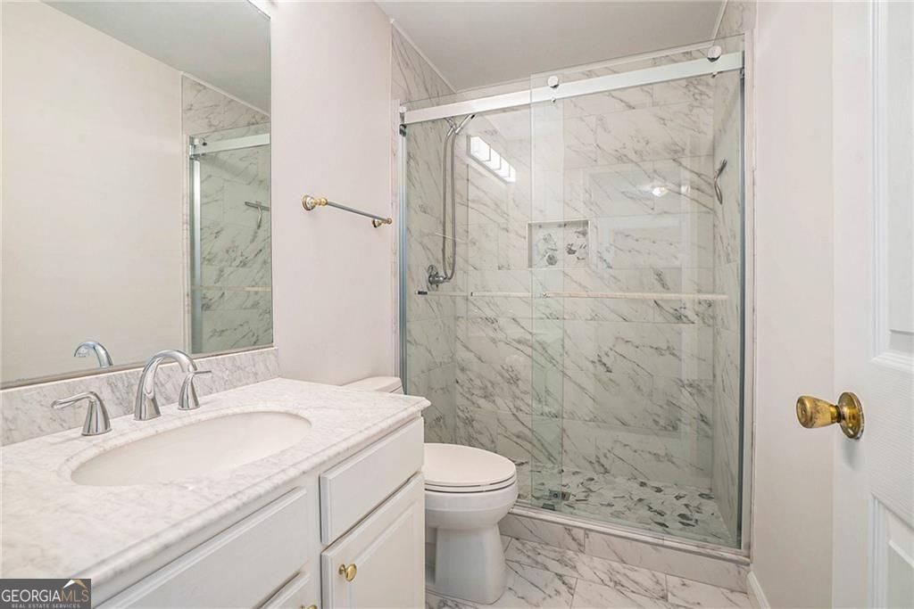 1916 Oakwood Grove Drive Property Photo 18
