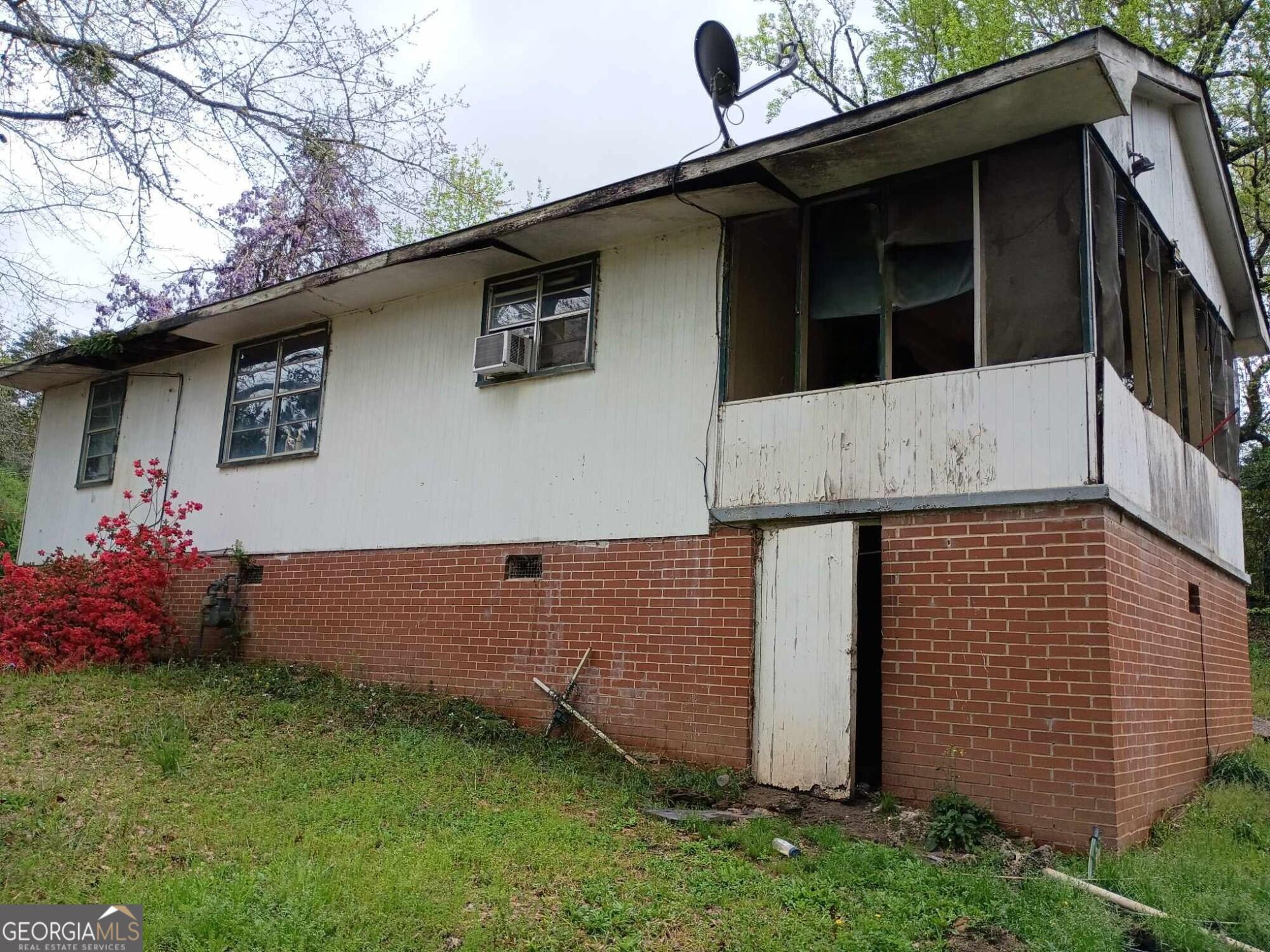 176 Railroad Street Property Photo