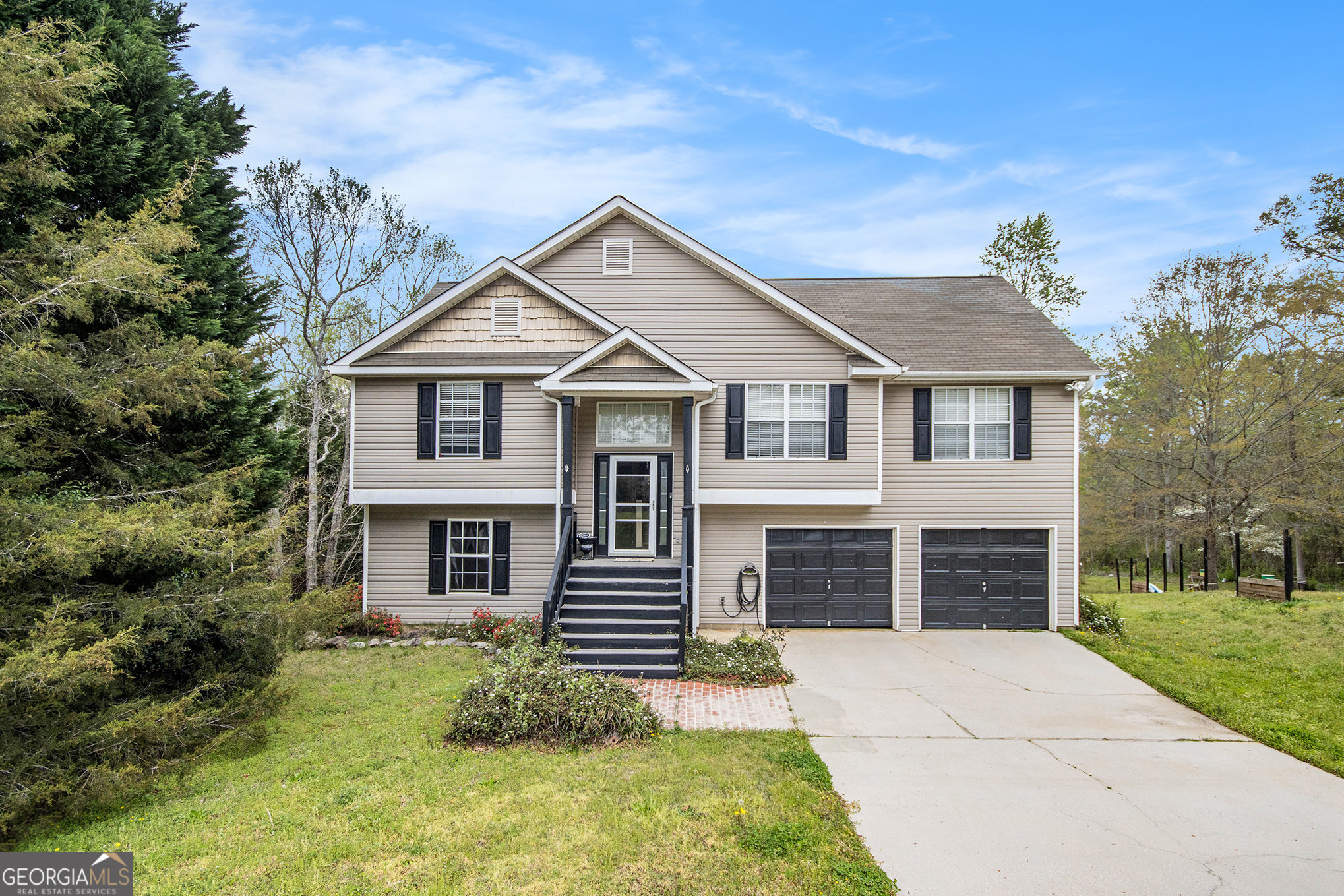 125 Bombay Lane Property Photo