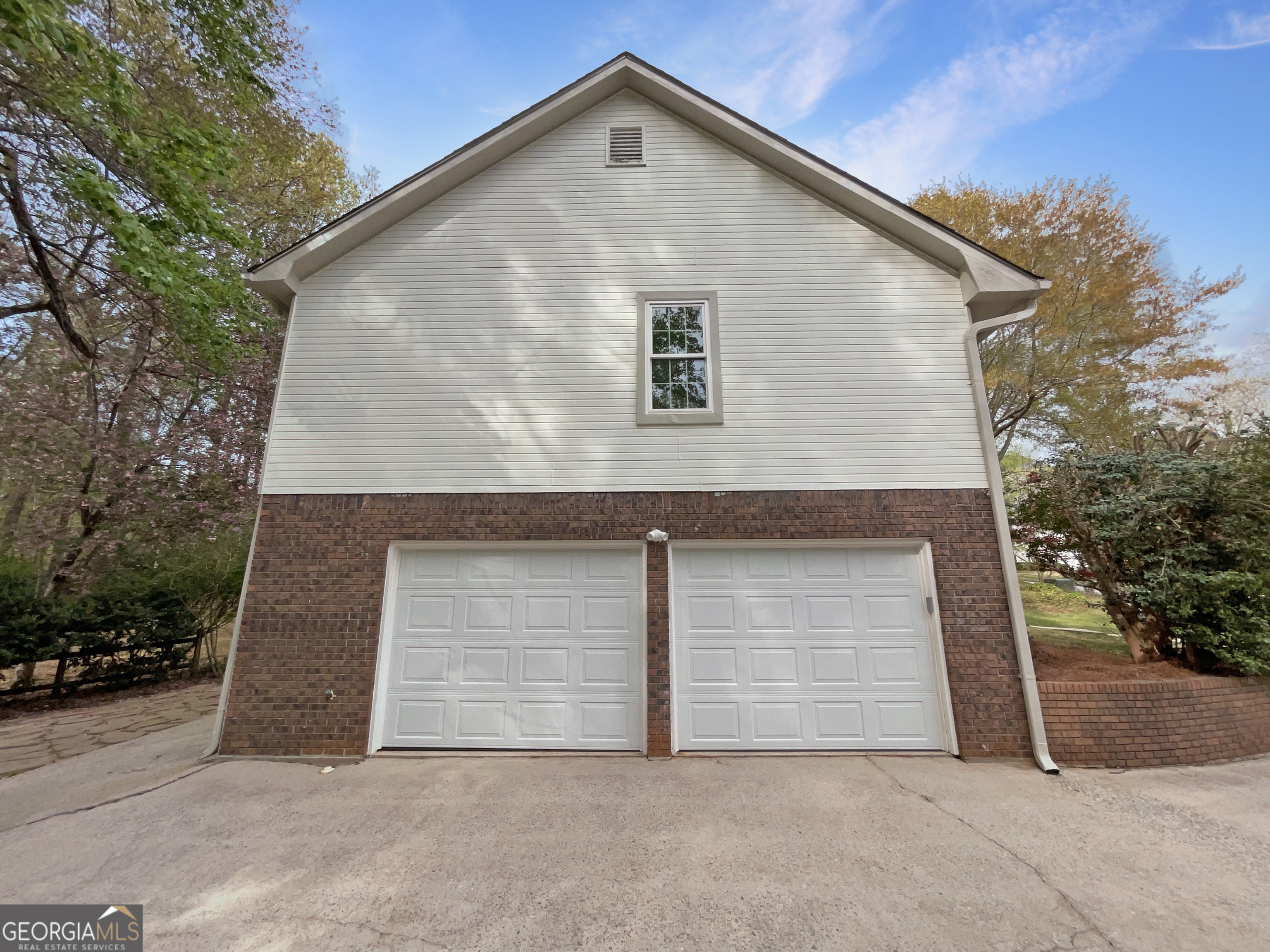 8608 Creekview Court Property Photo 10