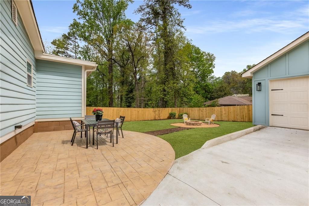 2374 Marion Circle Property Photo 4