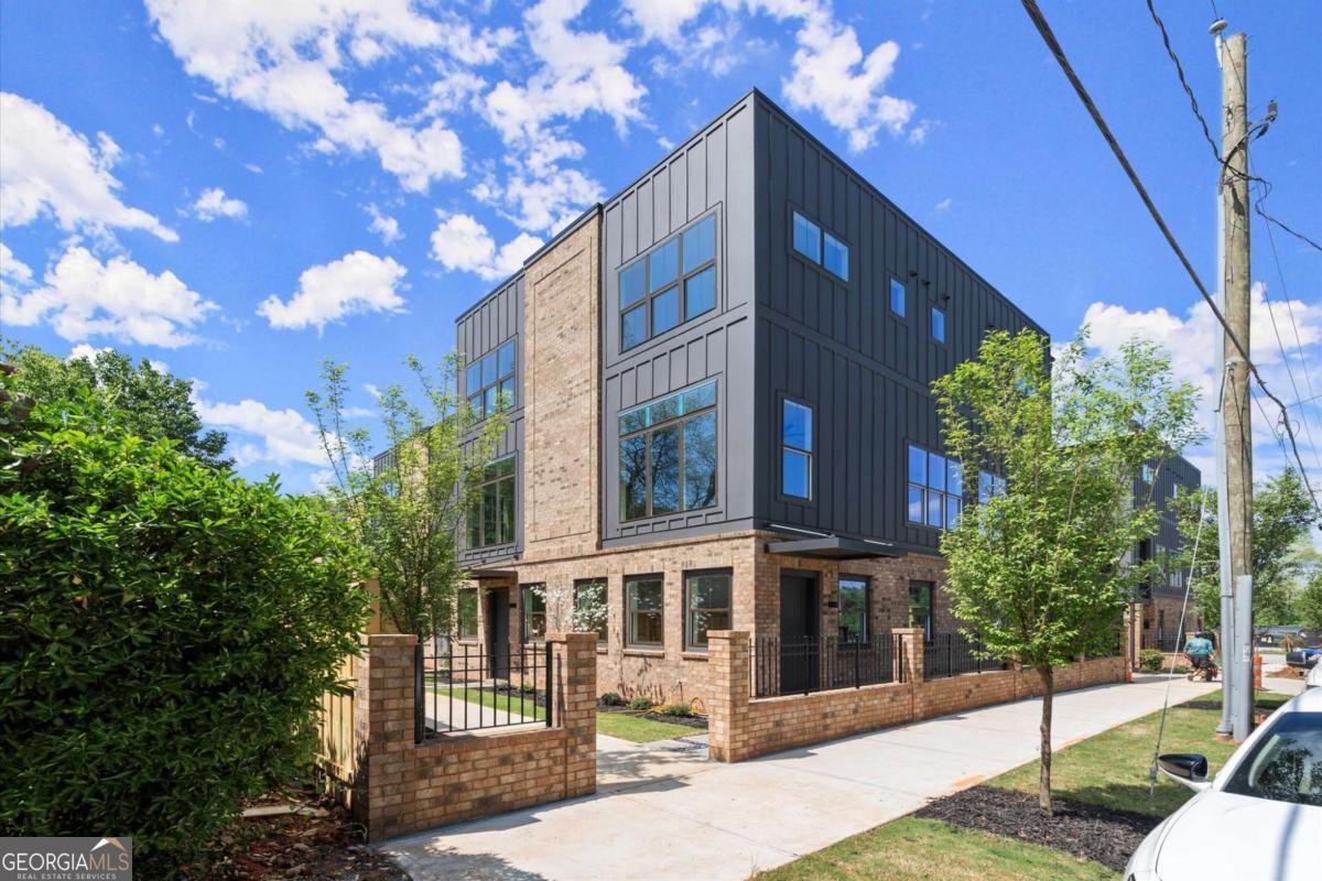 1123 W Marietta Street Nw Property Photo