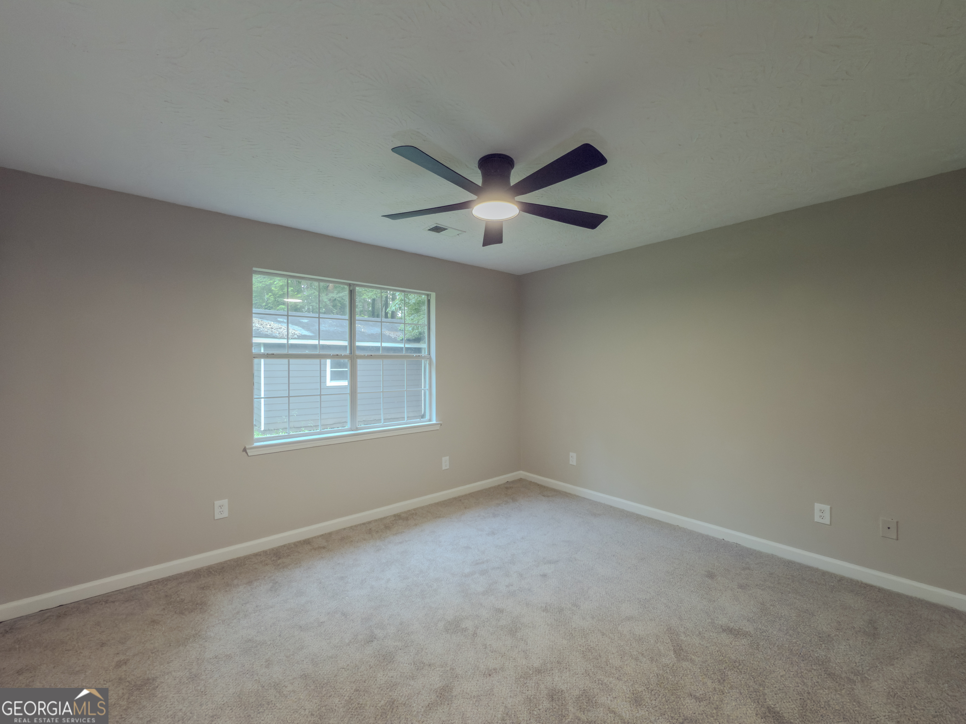 175 Stoneview Circle Property Photo 4