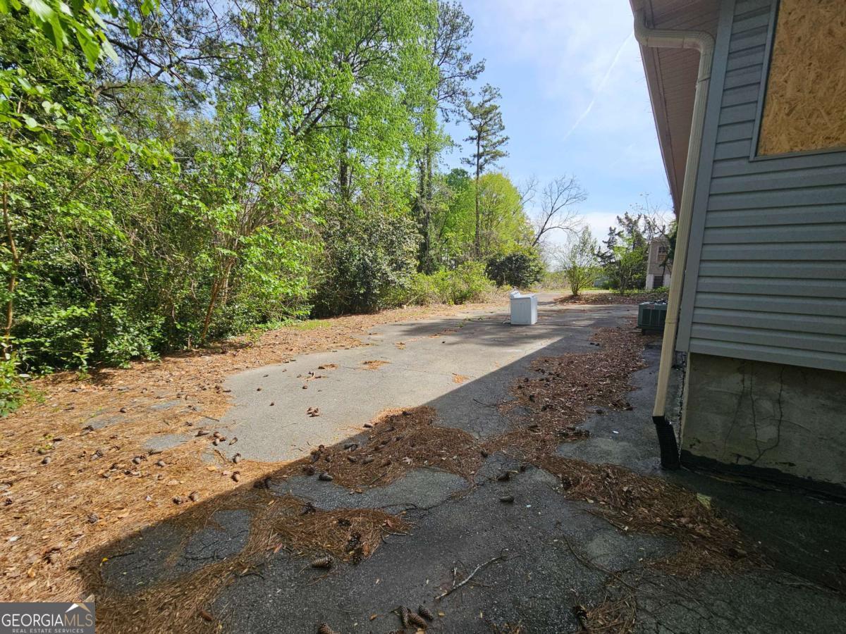 1805 Clairmont Road Property Photo 3