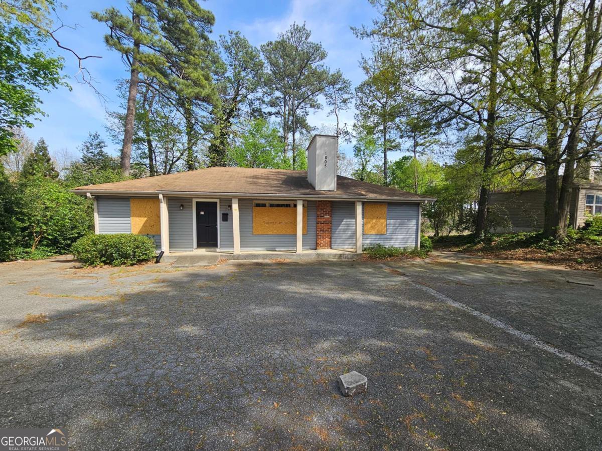 1805 Clairmont Road Property Photo 6