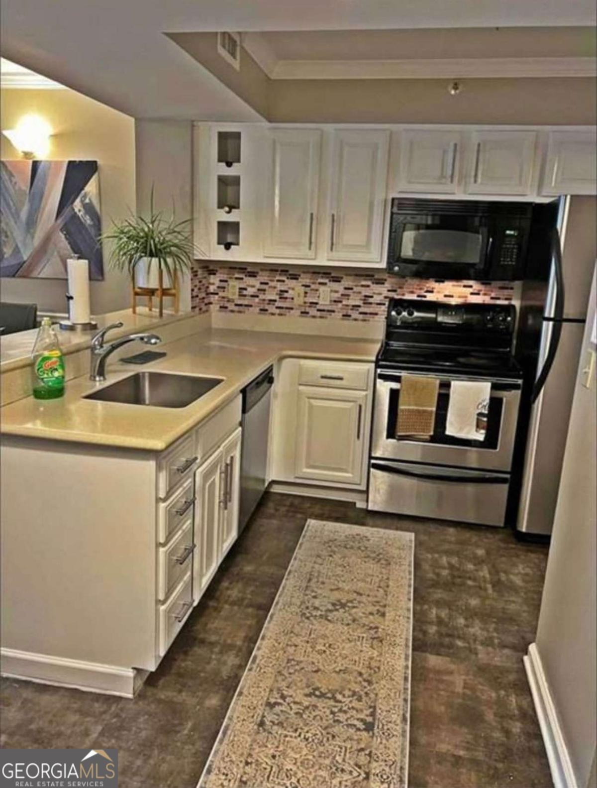 795 Hammond Drive # 813 Property Photo 7