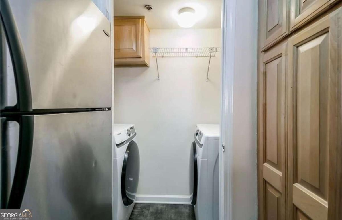 795 Hammond Drive # 813 Property Photo 22