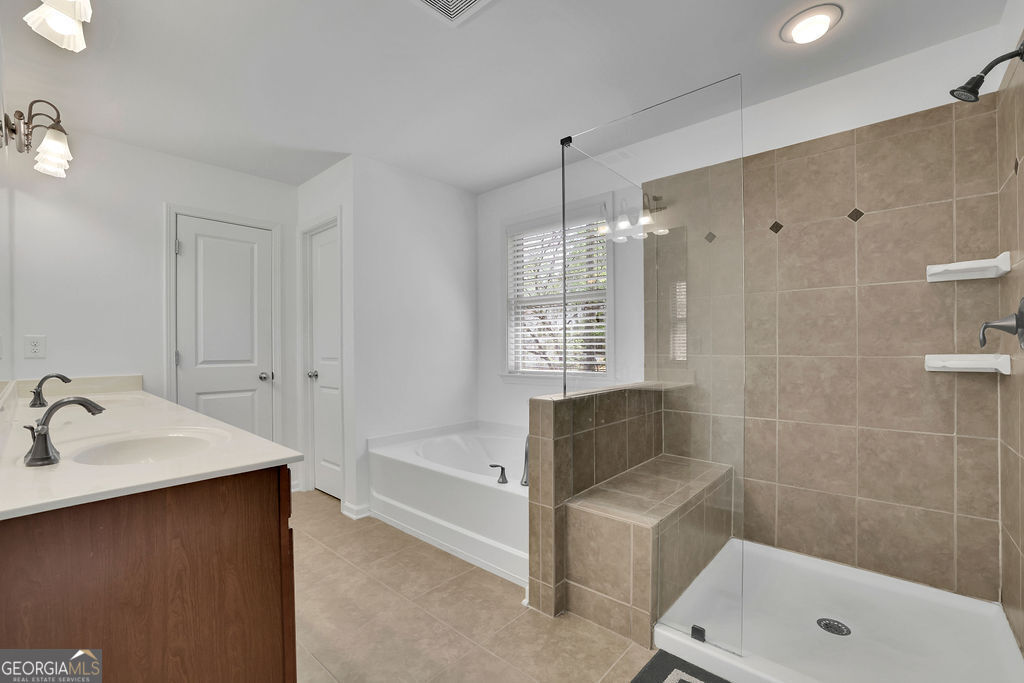 21 Belmore Manor Drive Property Photo 19