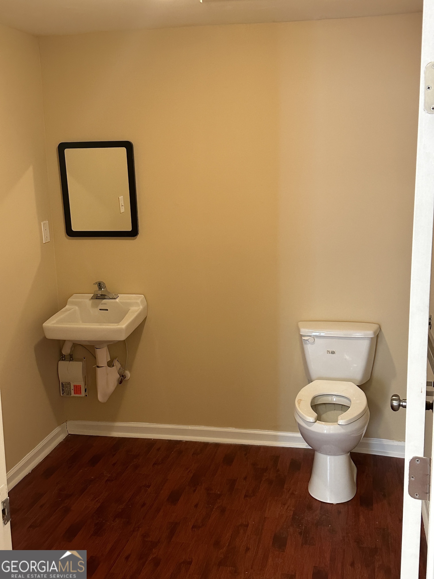 6961 Main Street Property Photo 6