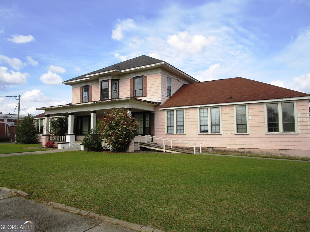 107 Rowe Street Property Photo 3