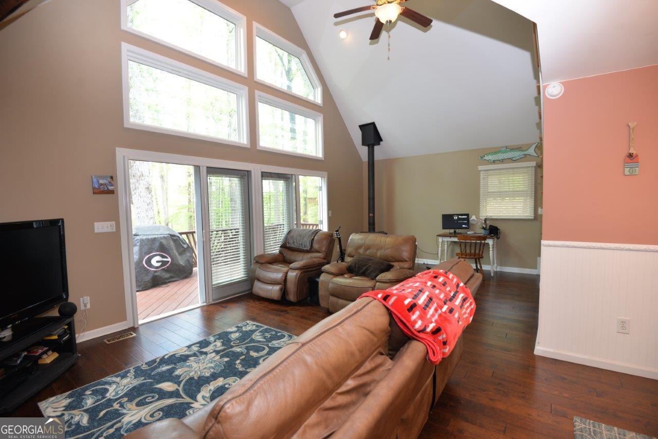 304 Anchor Pointe Drive Property Photo 3
