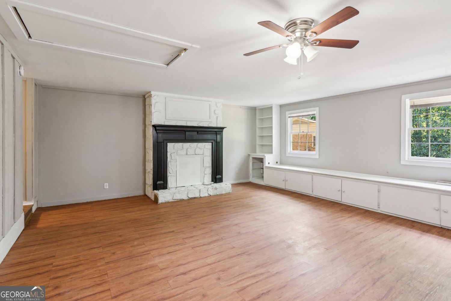 553 Candlewood Drive Property Photo 8