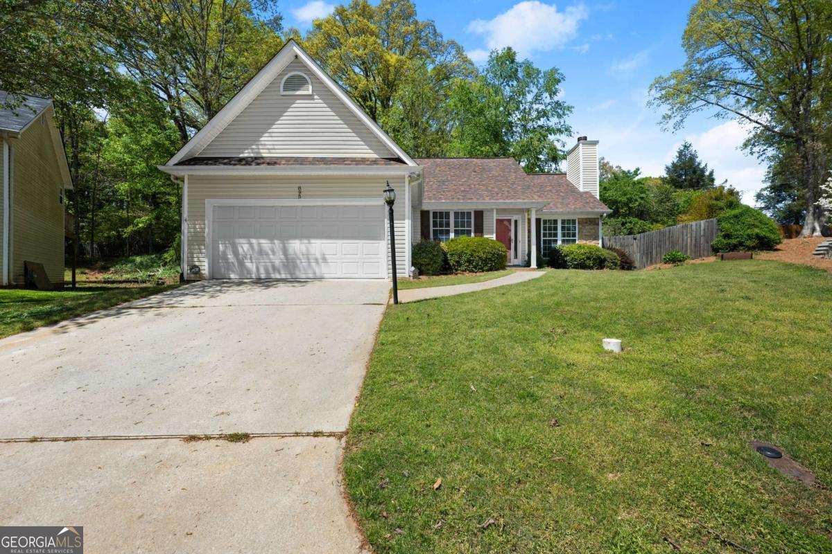 895 Charleston Court Property Photo 2