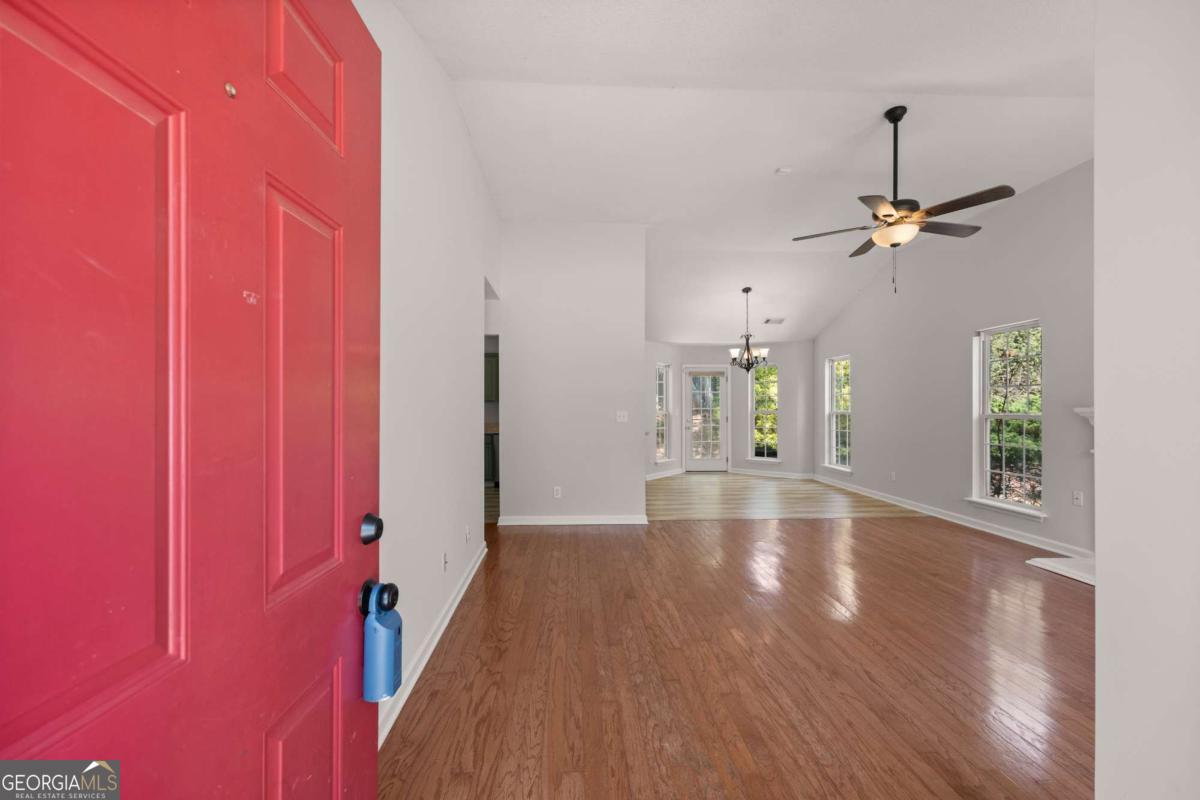 895 Charleston Court Property Photo 7