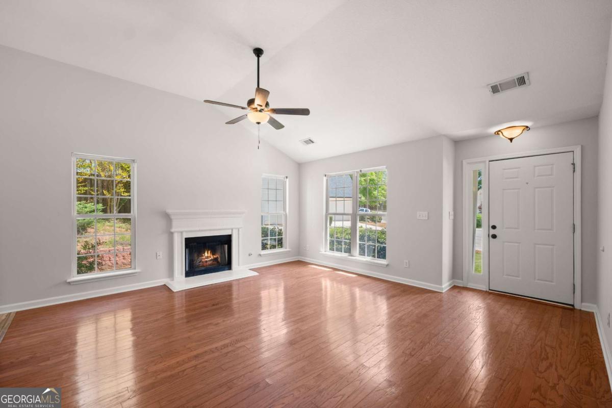 895 Charleston Court Property Photo 10