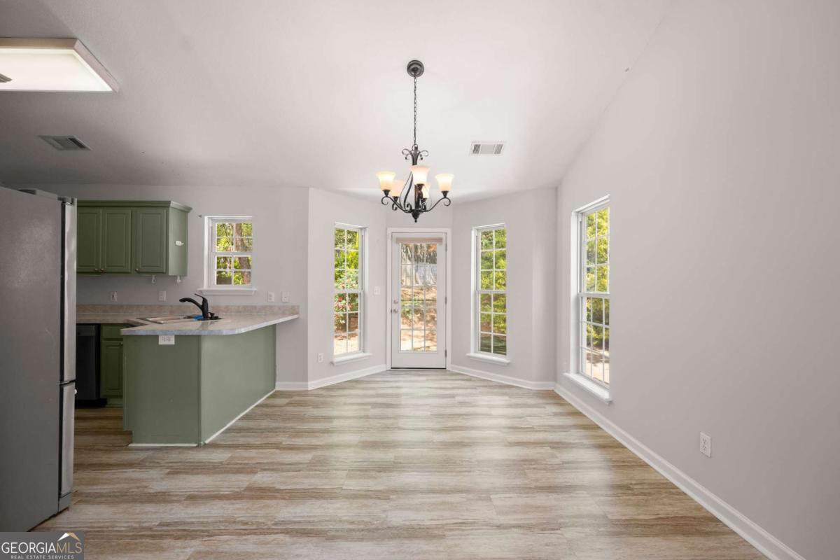 895 Charleston Court Property Photo 11