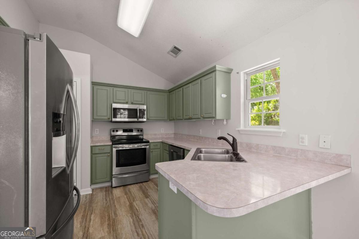 895 Charleston Court Property Photo 14