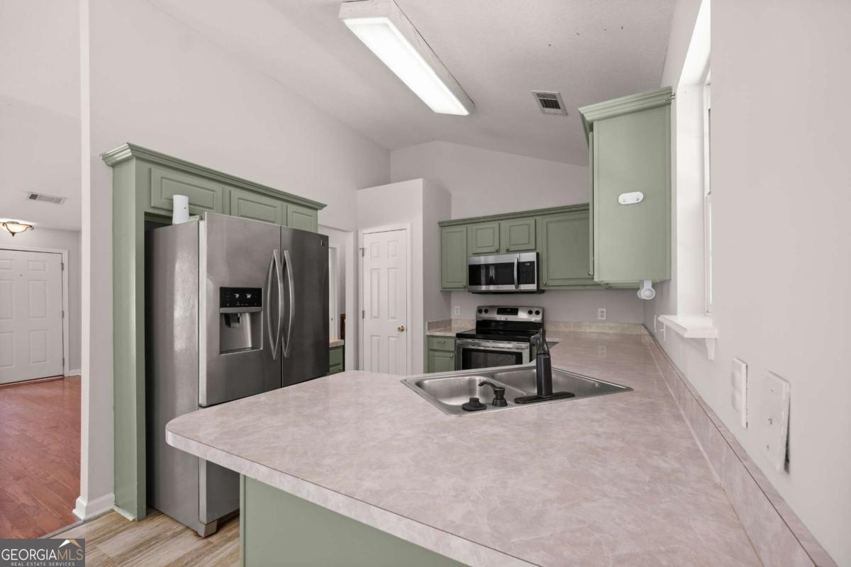 895 Charleston Court Property Photo 15