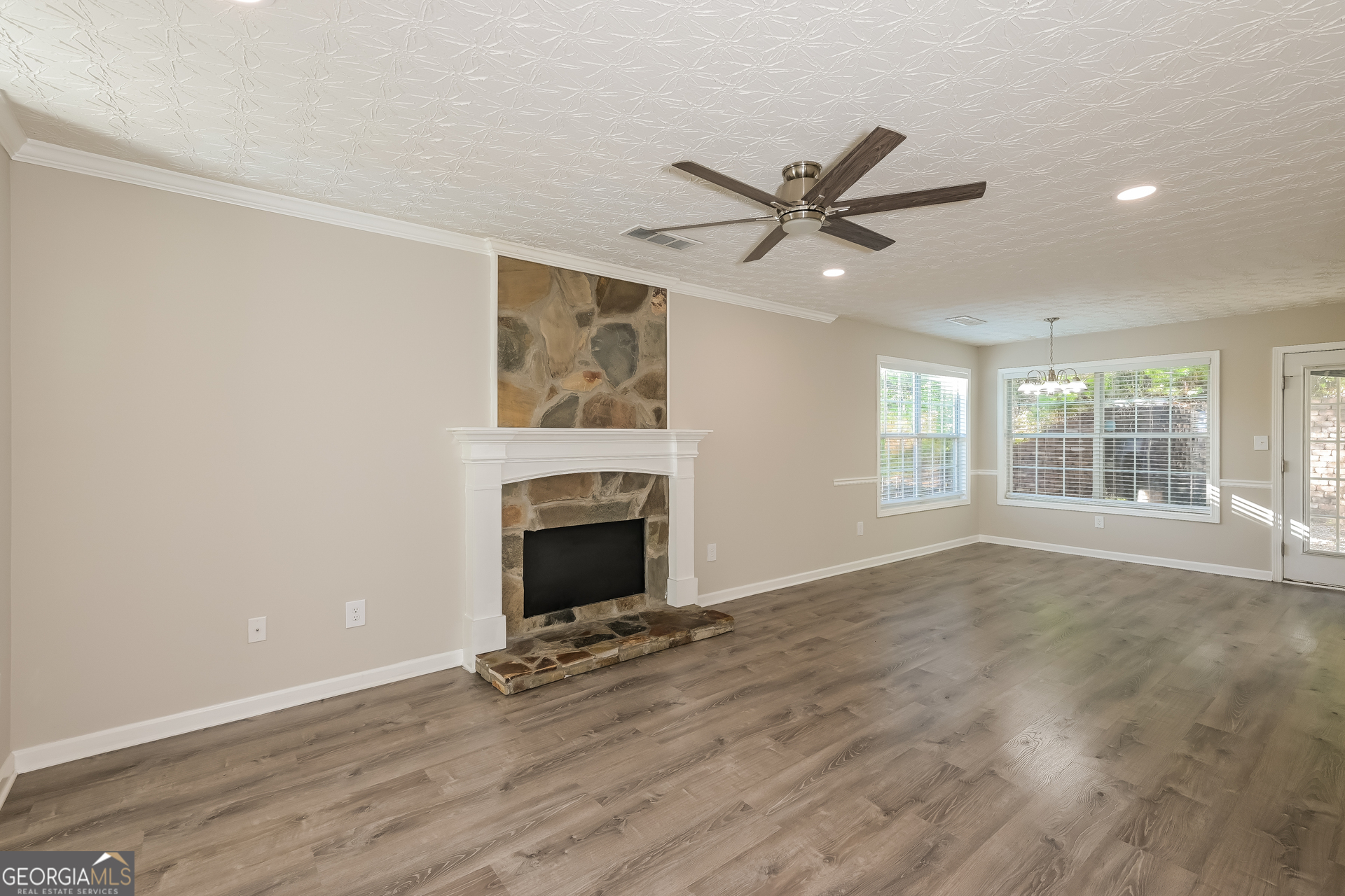 7161 Bowie Drive Property Photo 3