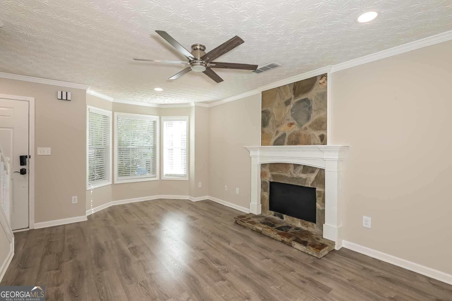 7161 Bowie Drive Property Photo 4
