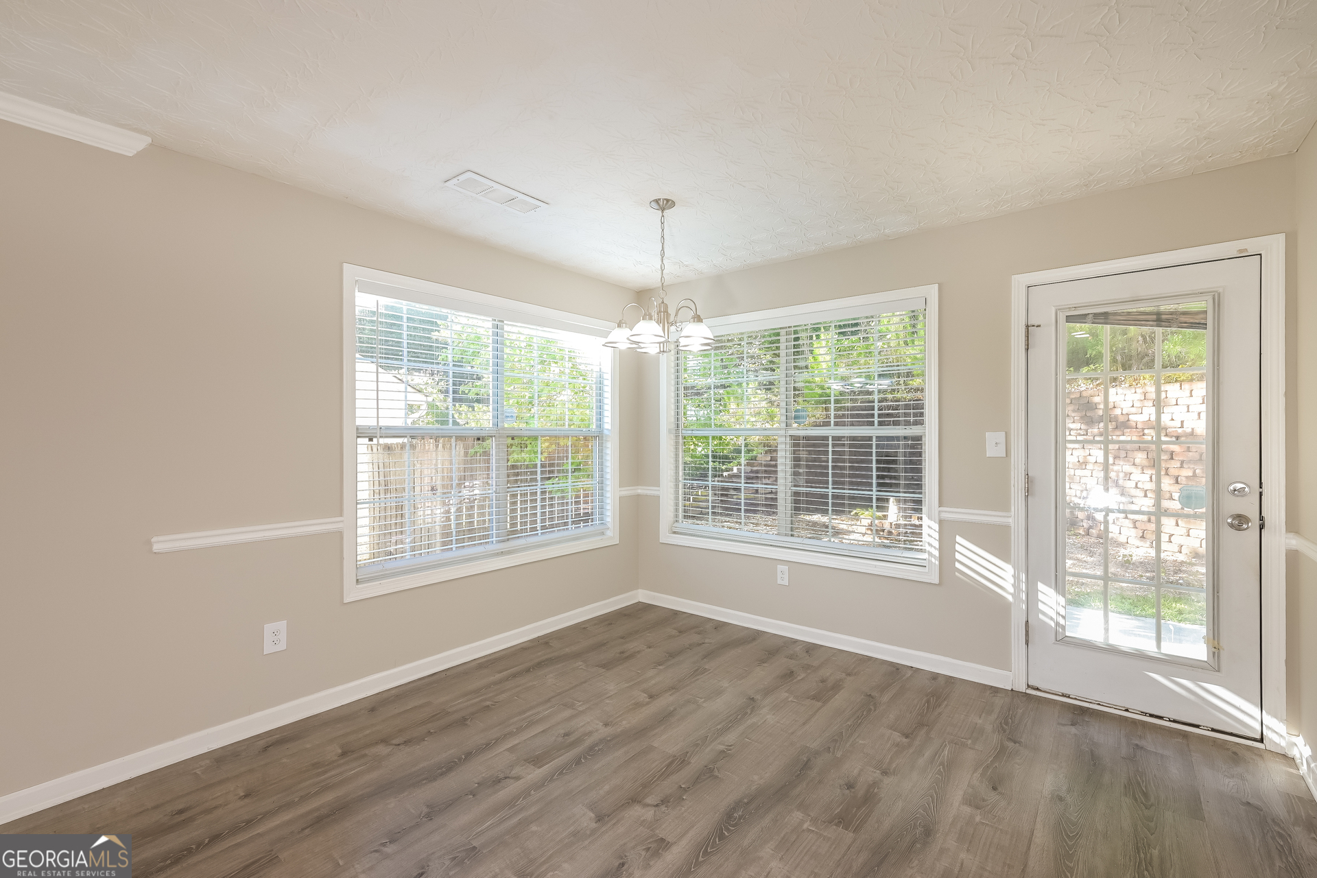 7161 Bowie Drive Property Photo 6
