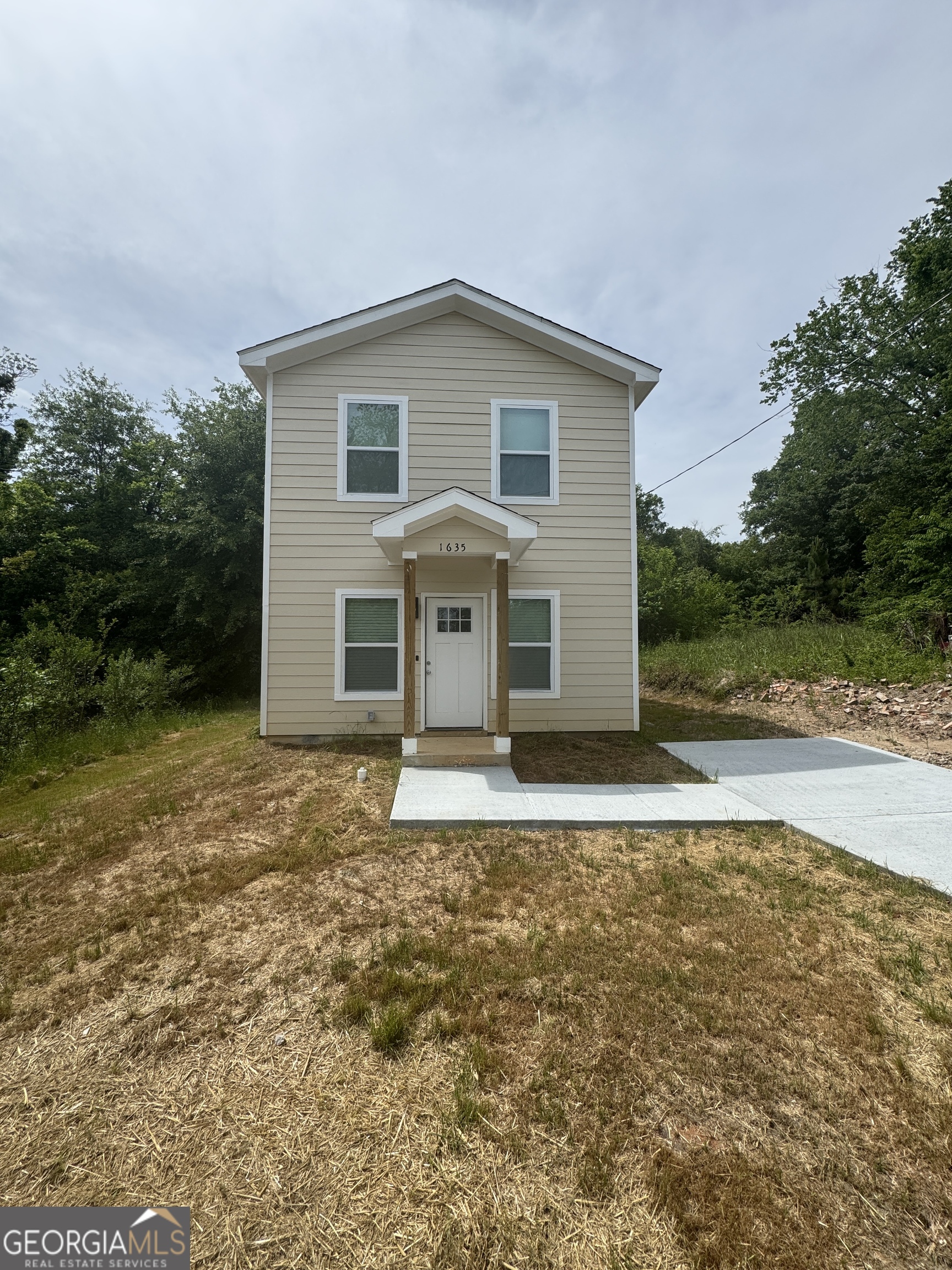 1635 2nd Street Property Photo 2