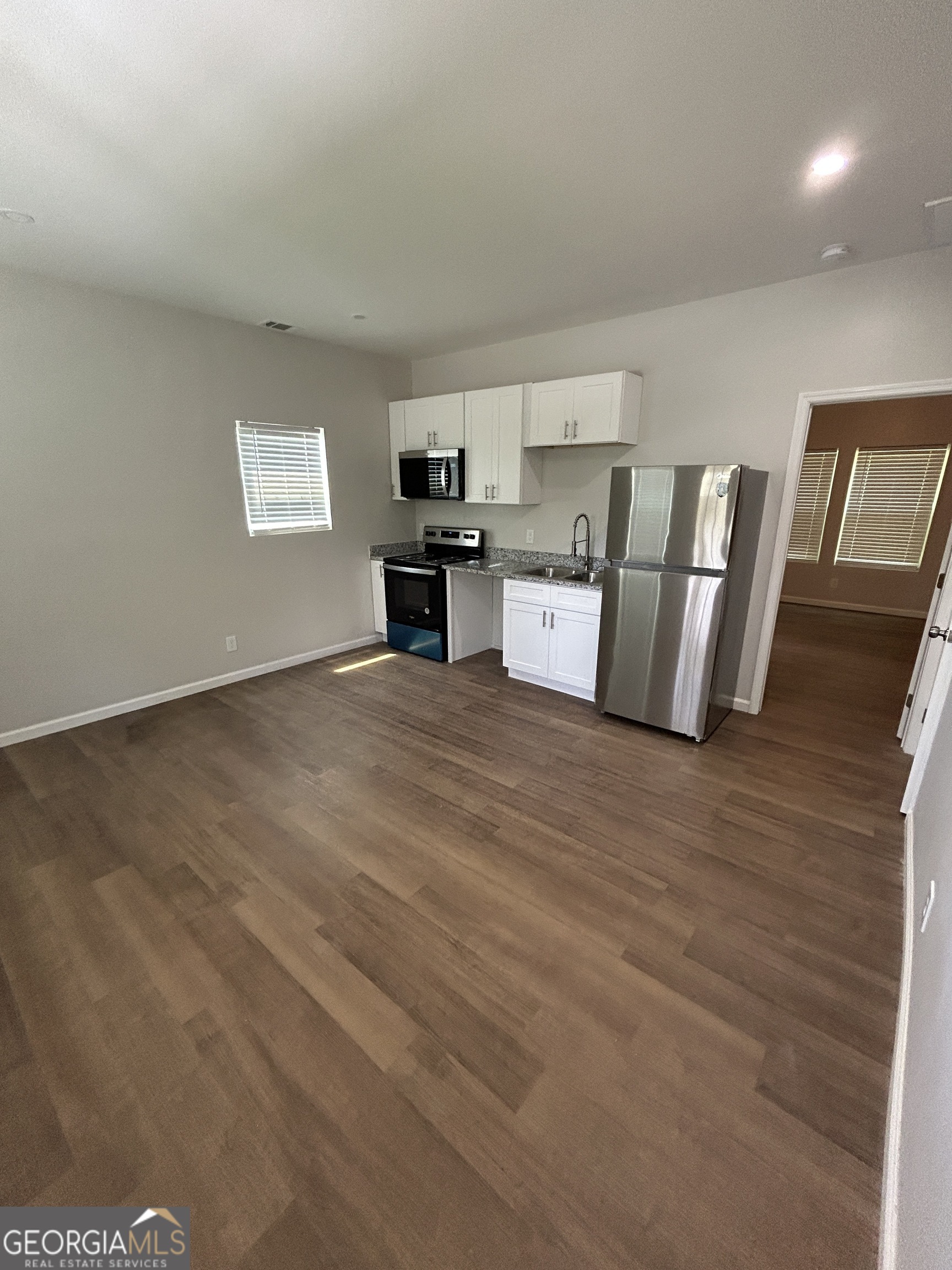 1635 2nd Street Property Photo 4