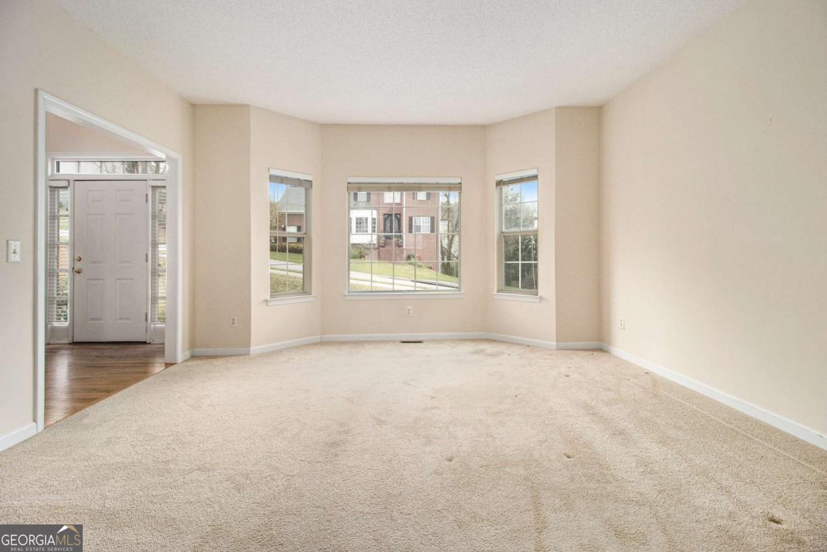 6028 Connaught Drive Se Property Photo 3