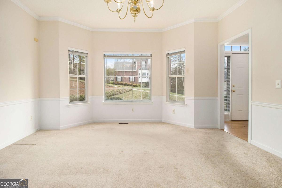 6028 Connaught Drive Se Property Photo 4