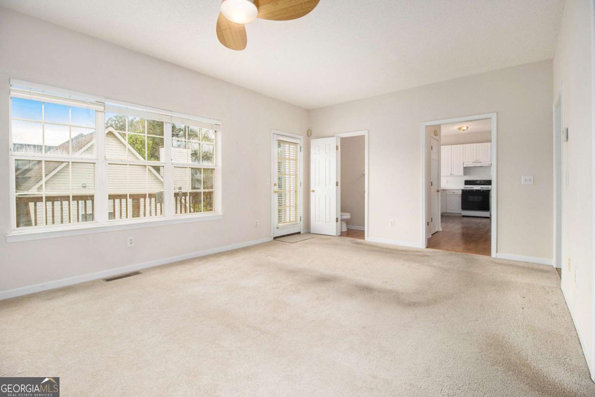 6028 Connaught Drive Se Property Photo 8