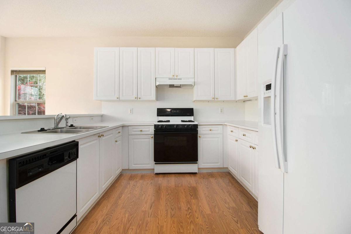 6028 Connaught Drive Se Property Photo 9