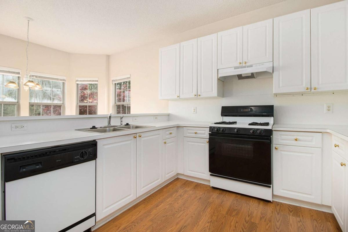 6028 Connaught Drive Se Property Photo 10